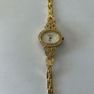 Elegant Gold Women's Watch with Crystal Detailing